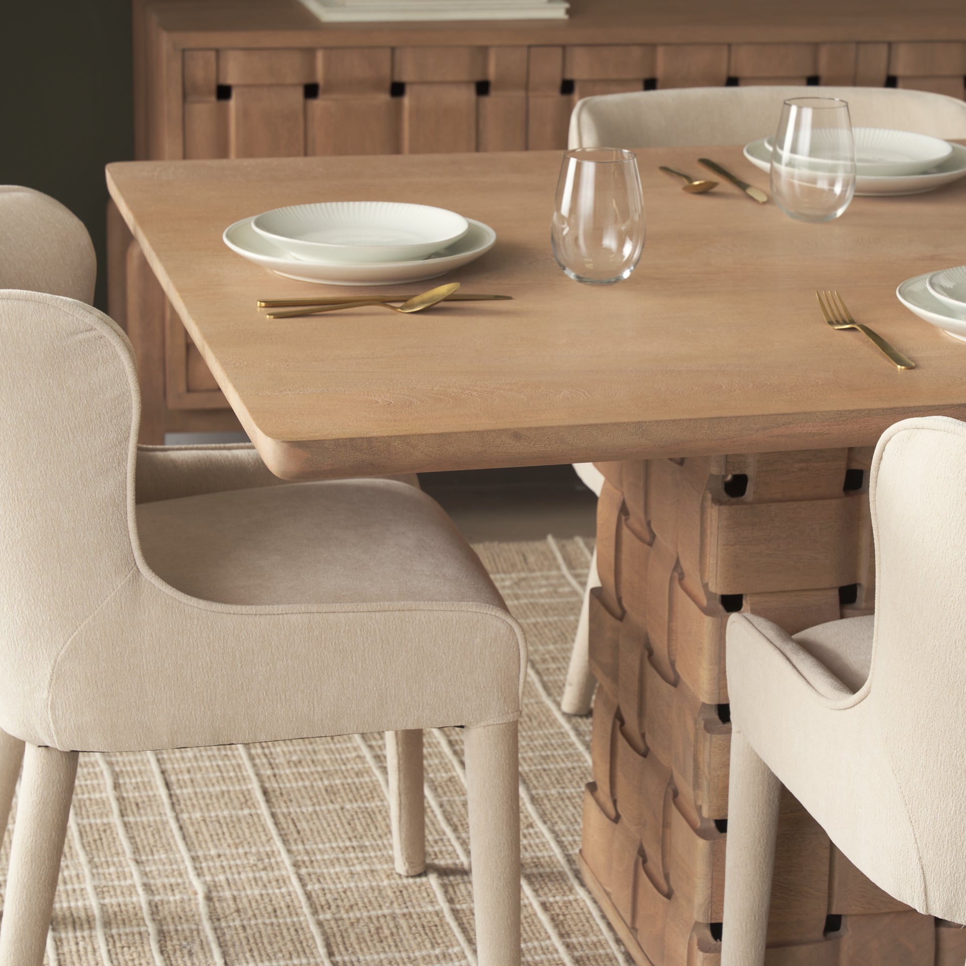 Trellyn 94" Rectangular Dining Table