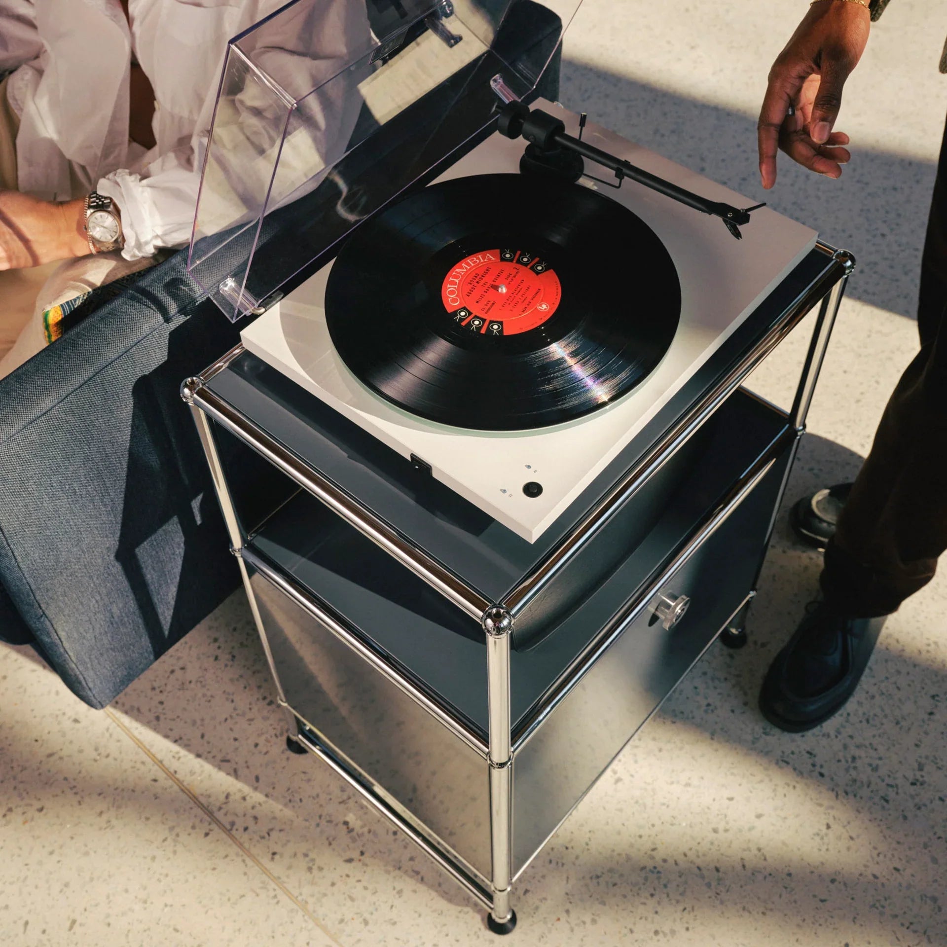 USM X Symbol Record Stand