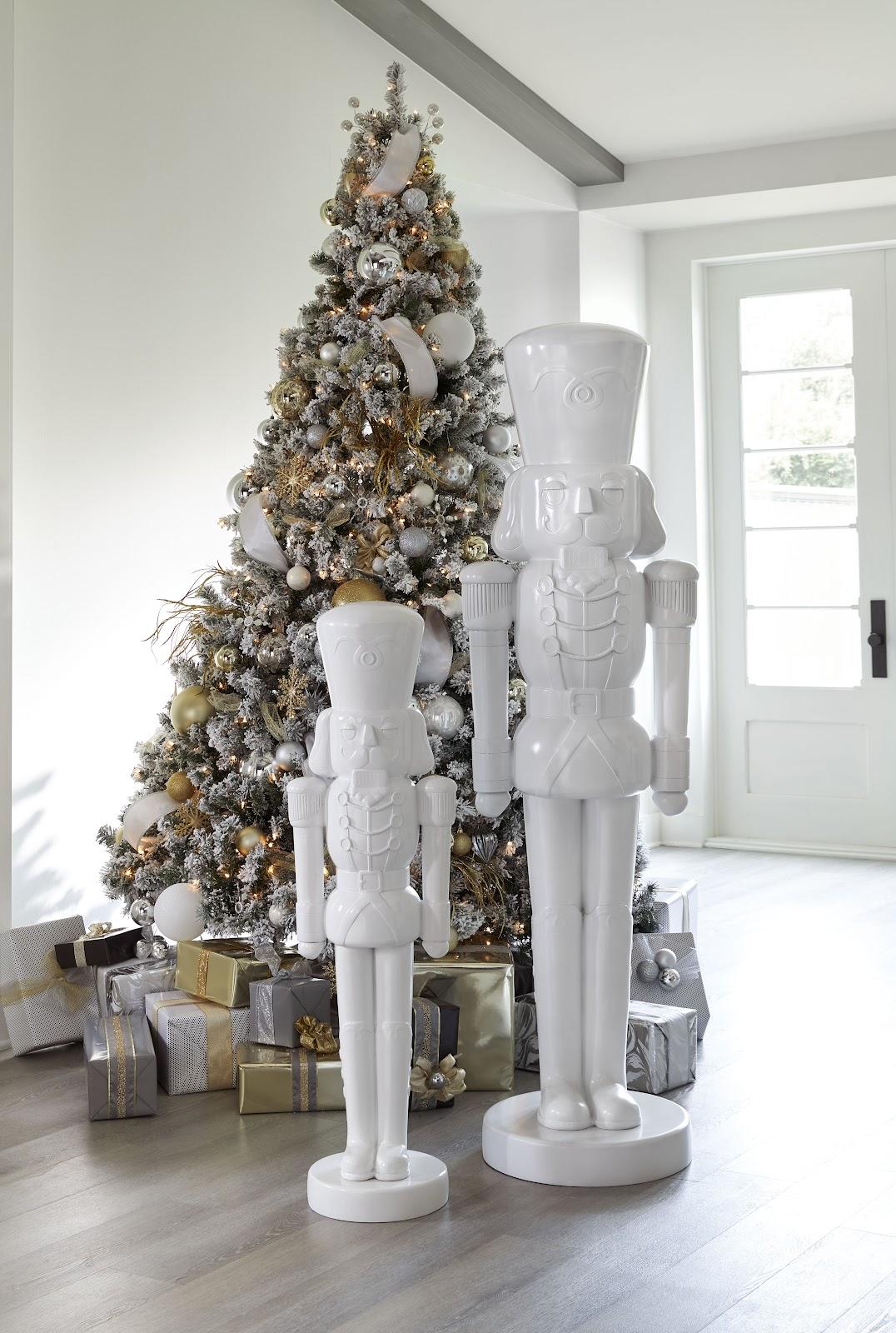 Nutcracker Soldier Sculpture 6ft, White